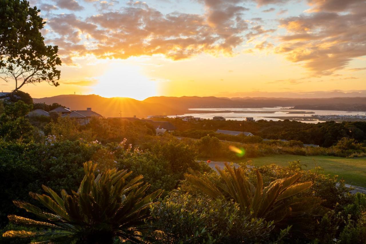 Pezula Nature Retreat クニスナ エクステリア 写真 Sunset over Lake Waikare