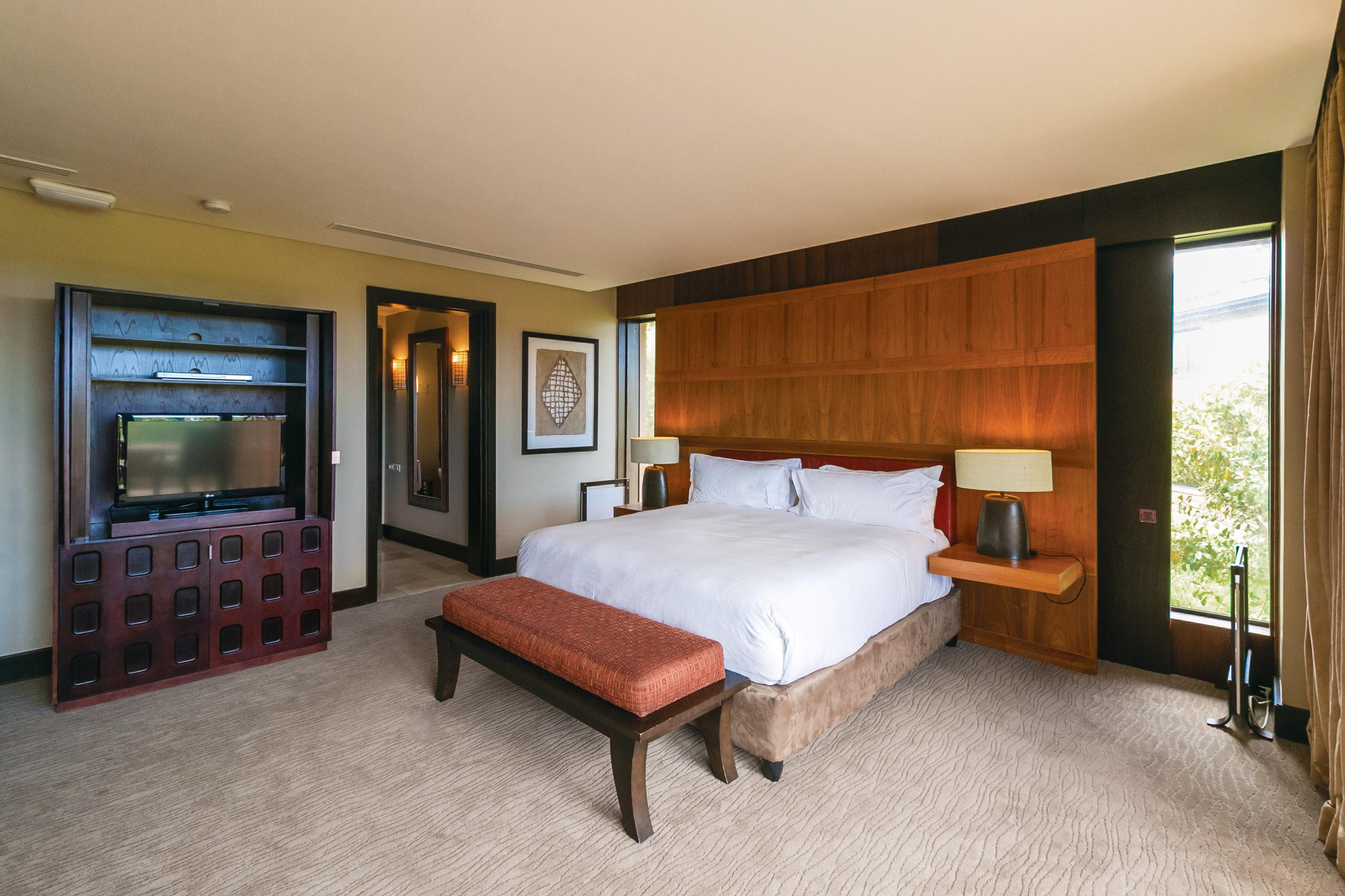 Pezula Nature Retreat クニスナ エクステリア 写真 A bedroom at the Four Seasons Hotel