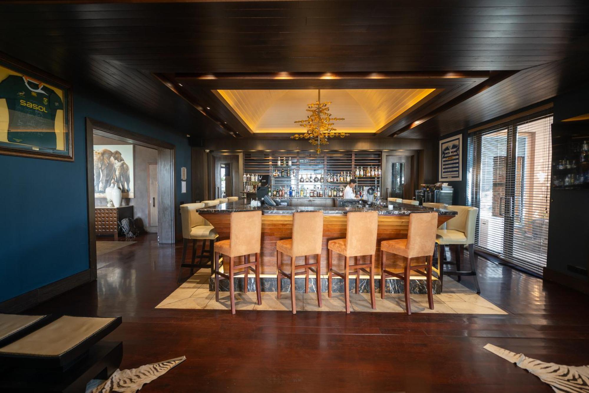 Pezula Nature Retreat クニスナ エクステリア 写真 The bar at the 101 Club