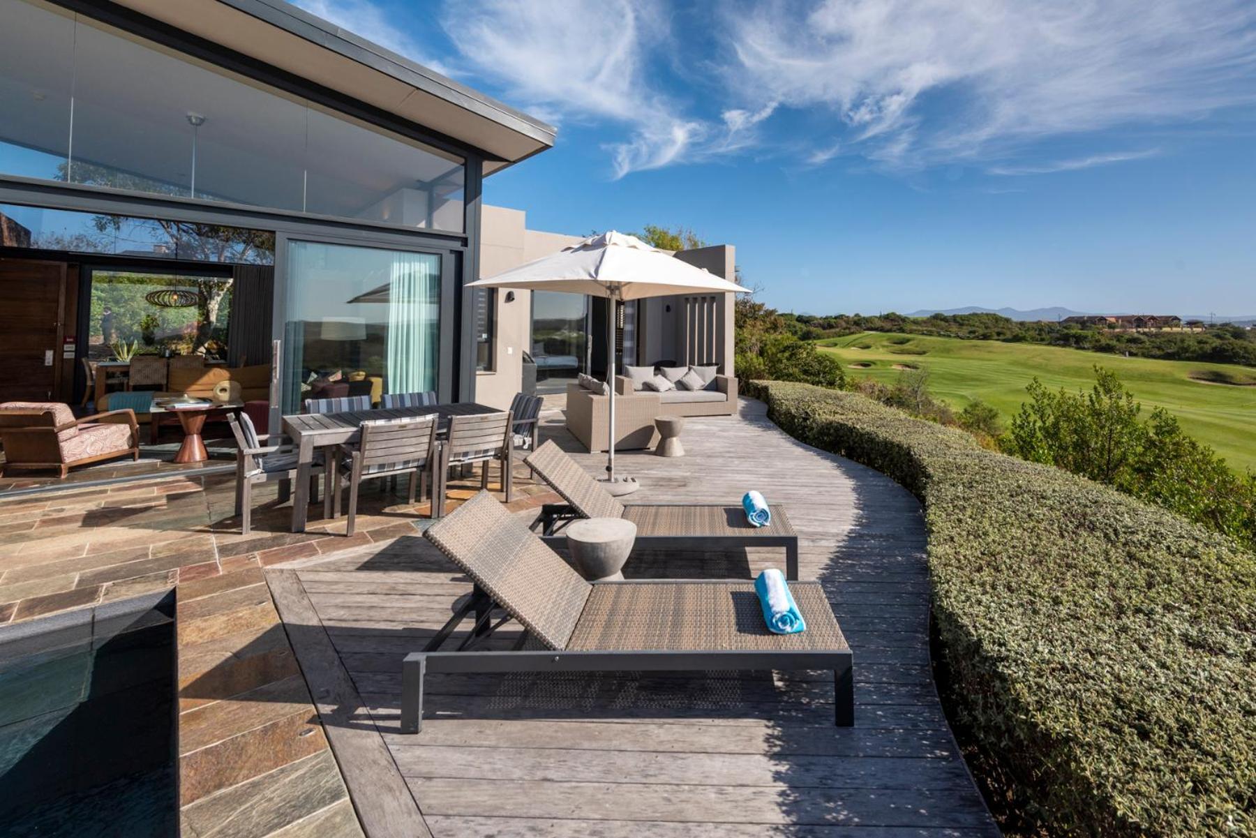 Pezula Nature Retreat クニスナ エクステリア 写真 The deck at the Cape Town edition