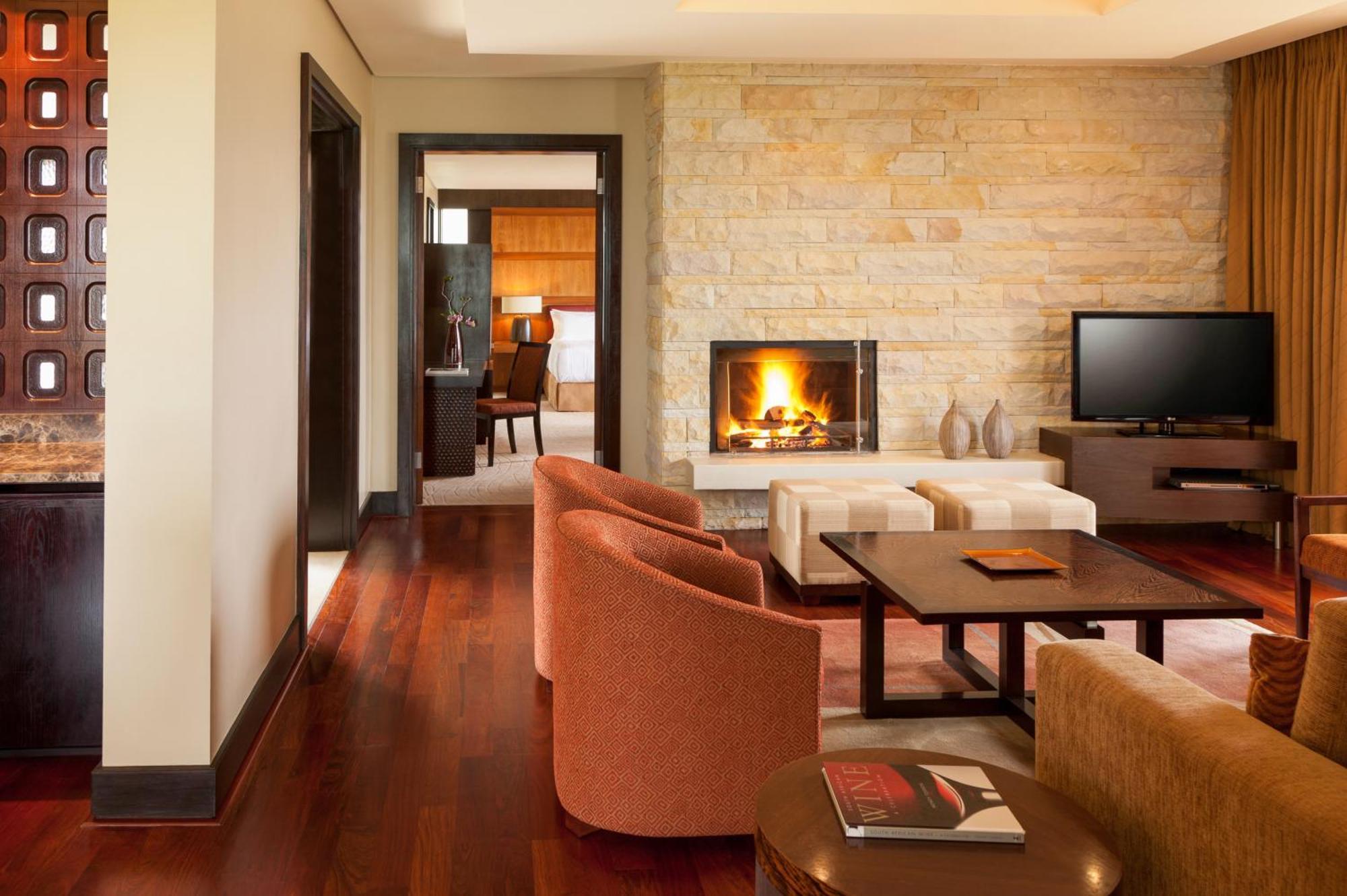 Pezula Nature Retreat クニスナ 部屋 写真 A living room at the Four Seasons Hotel