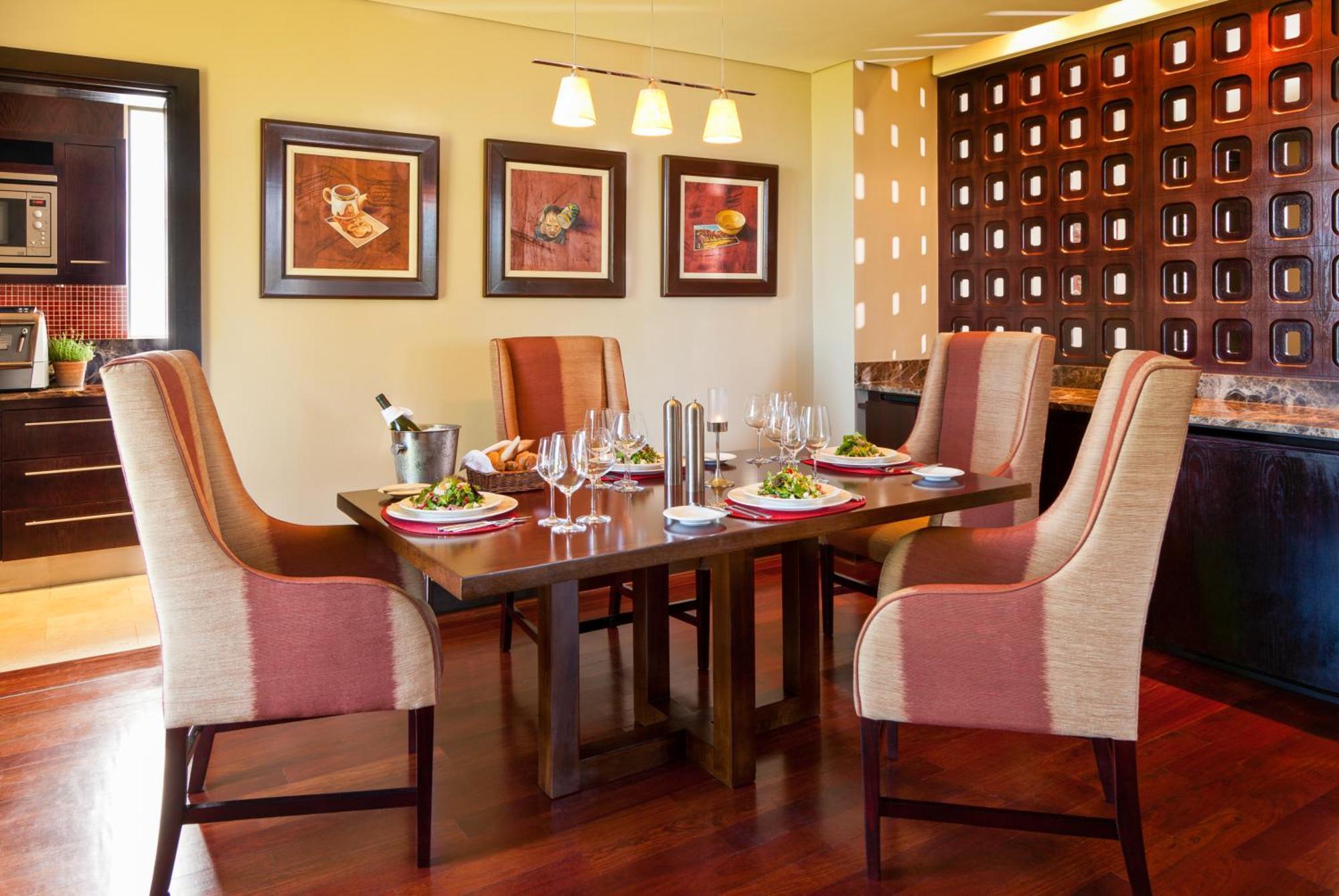 Pezula Nature Retreat クニスナ 部屋 写真 A dining room